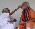 Modi to seek mother's blessings on Sunday, Varanasi next