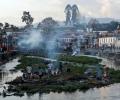 Mass cremations in Nepal as quake body count rises