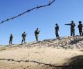 BSF apprehends six Bangladeshis trying to sneak into Pak