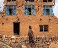 Hundreds of foreigners still stranded in quake-hit Nepal