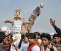 Sena offers Rs 1 lakh 'reward' to anyone who slaps Aamir