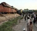 Pakistan train crash kills 6, injures over 150