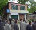 2 banks looted in 2 hours in Kashmir's Pulwama
