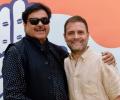 Shatrughan meets Rahul, likely to join Congress on April 6