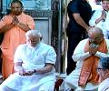 Modi offers prayers at Kashi Vishwanath temple