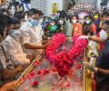 Leaders, public pay homage to deceased LS MP Vasanthakumar