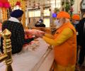 Modi pays surprise visit to Gurudwara Rakab Ganj