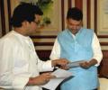 Fadnavis meets Raj Thackeray amid tie-up speculation