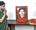 AIADMK expels 17 workers for interacting with Sasikala