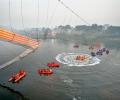 'Saw people hanging on to bridge and later fall into water'