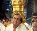 Mukesh Ambani, Mohan Bhagwat Pray At Guruvayur