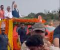 Man runs to Modi's convoy during roadshow in Karnataka