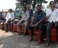 Govt bars LPG for households with piped gas connections