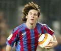 Maradona proclaims Messi as his successor