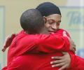 Ronaldinho, Eto'o hug and make up