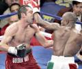 Mayweather wins WBC title in split decision