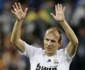 Bayern sign Dutch winger Robben from Real