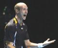 Davydenko stuns Federer at World Tour Finals