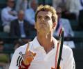 Murray takes bow as Queen makes rare appearance