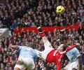 Rooney's 'bicycle' pedals Man Utd past City