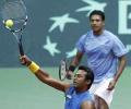  Paes, Bhupathi keep Indian hopes alive