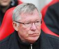 Ferguson says EPL title race between Manchester rivals