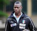 City's Balotelli withdraws appeal, ready to pay club fine