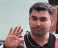 Bindra crashes out, Narang keeps India's hopes alive
