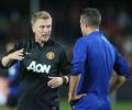 Moyes insists United won't 'panic buy' in January