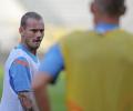 Sneijder back as Dutch seek to keep perfect record