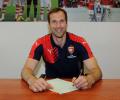 Chelsea keeper Cech joins London rivals Arsenal