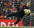 Valdes set to leave Manchester United on loan deal - reports