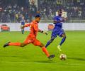 ISL: Struggling Mumbai, Kerala in 1-1 draw