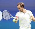 Medvedev goes from villain to hero at US Open