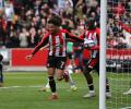 EPL PIX; Man United lose; Chelsea close in on CL spot