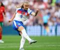 Women's Nations League: Jones 'tricks' as England rout Portugal