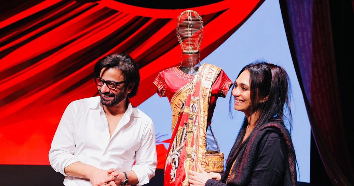 Must Read! The Story Behind World's Longest Sari