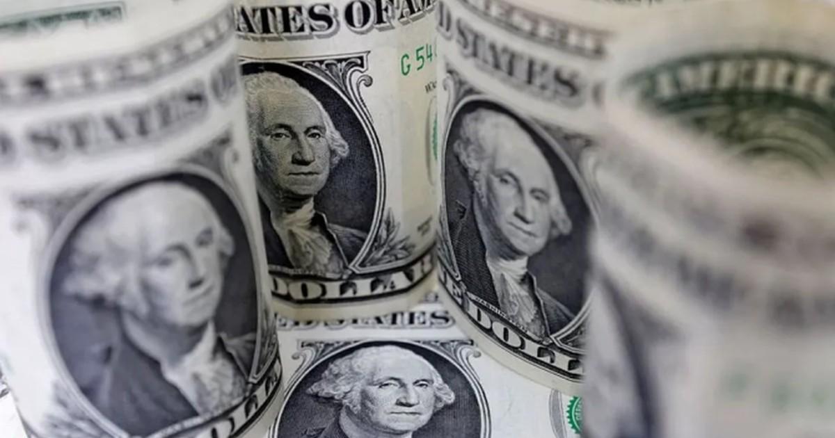 Forex reserves drop .7 bn to 7 bn