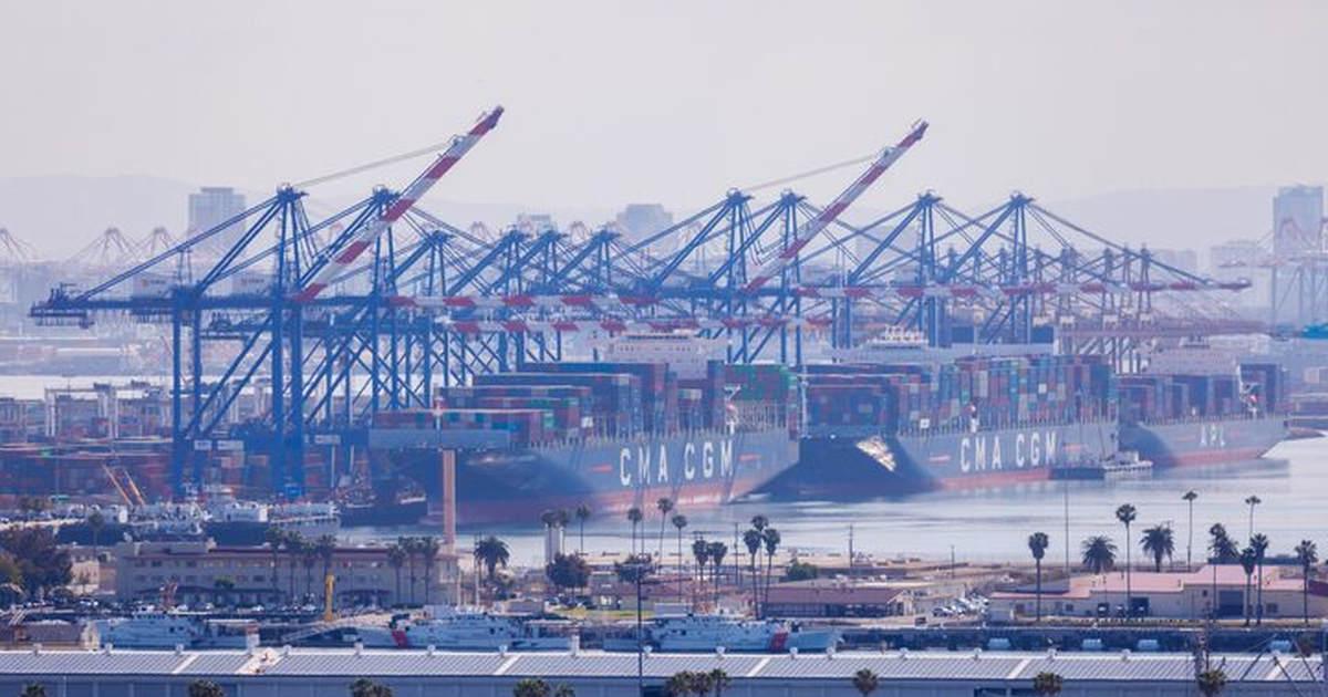 India’s exports drop 11.8%; trade deficit widens to .8 bn