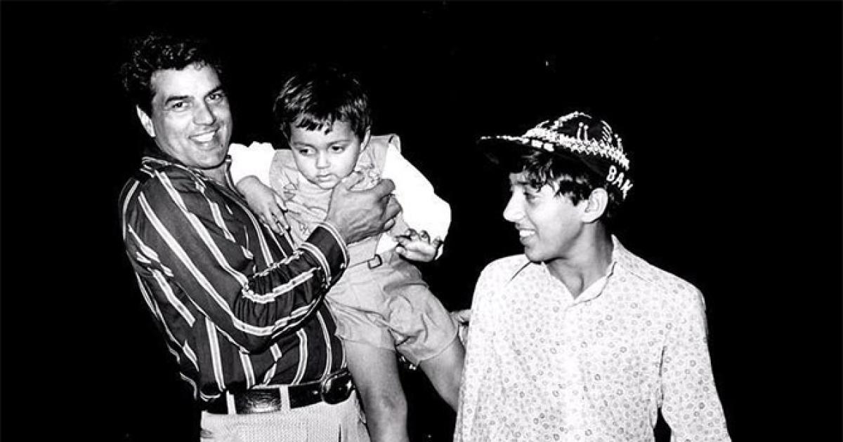 Hema Malini: ‘Dharamji is tot nu toe goed’ Hema Malini: ‘Dharamji is tot nu toe goed’