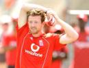 England's Collingwood announces Test retirement