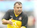 Whatmore, Rhodes in contention for Pakistan coach job