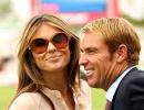 Liz Hurley accepts Shane Warne's marriage proposal