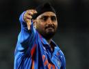 Bhajji gives thumbs down to Wankhede wicket