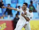 Pakistan crush England by 10 wkts in first Test