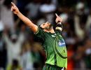 Afridi carries Pak hopes, Yuvraj's return lifts India