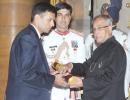 Dravid receives Padma Bhushan; Congratulate him!