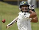 Batsman Manzoor back in Pakistani Test fold