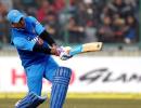 Dhoni lauds bowlers,fielders for Kotla win