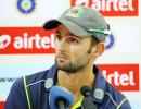 Lyon spins a web around India, says tough to chase 100